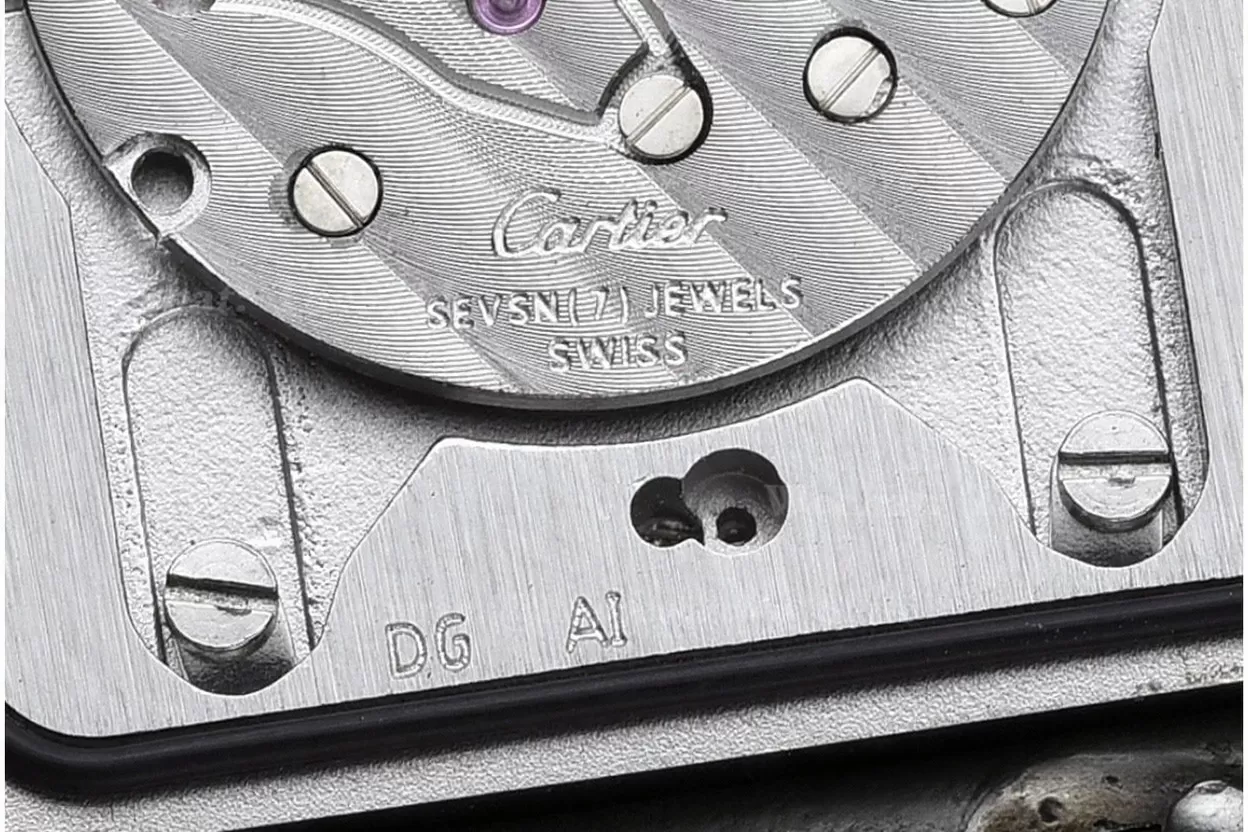 Tank Must SS/LE White Dial On Black Leather Strap K11F Quartz - Image 11