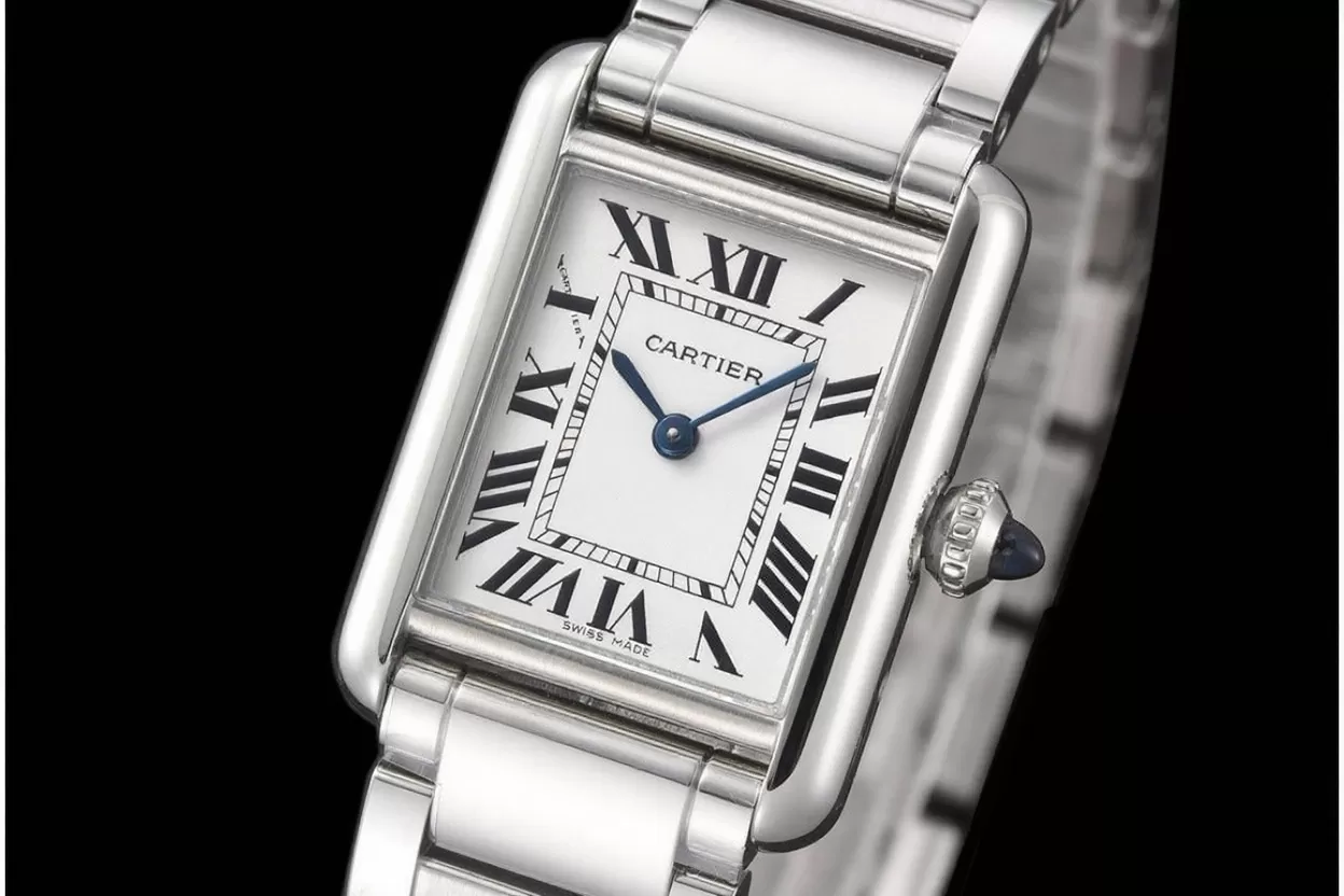 Tank Must 22mm SS/SS White Dial AF Quartz