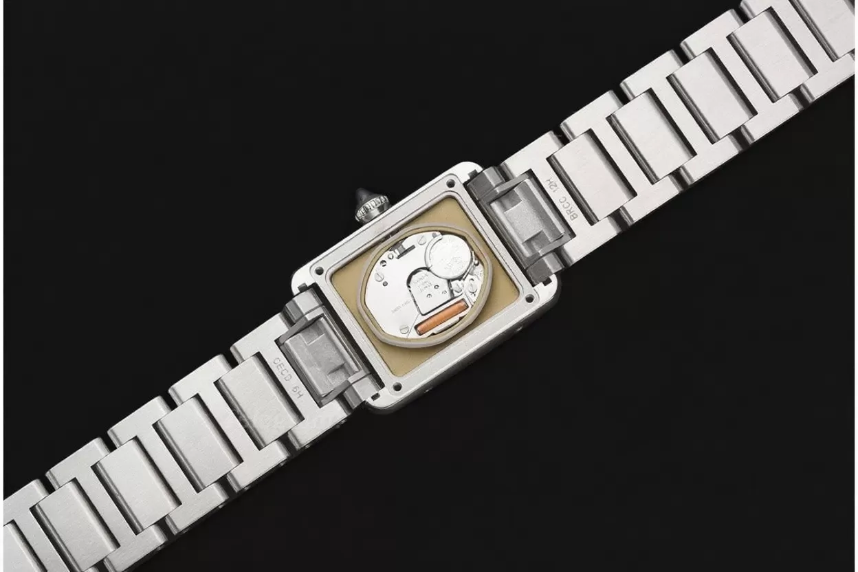 Tank Must 22mm SS/SS White Dial AF Quartz - Image 6