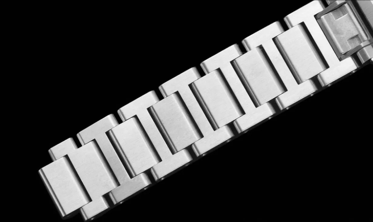 Tank Must 22mm SS/SS White Dial AF Quartz - Image 13