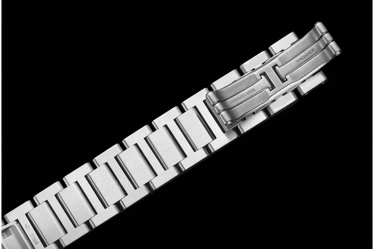 Tank Must 22mm SS/SS White Dial AF Quartz - Image 15