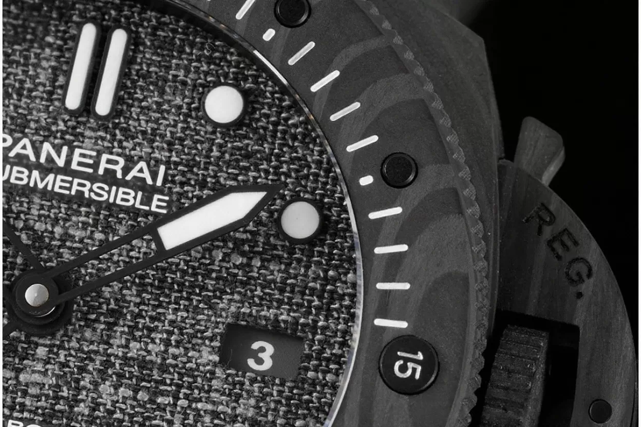 PAM1039 Submersible Luna Rossa GMT 47mm Carbon/RU VSF P9010 Super Clone - Image 4