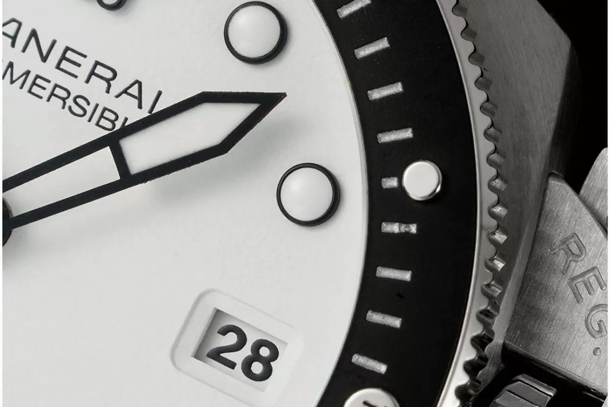 Submersible PAM1579 Luna Rossa 42mm SS/RU White Dial VSF P900 - Image 6
