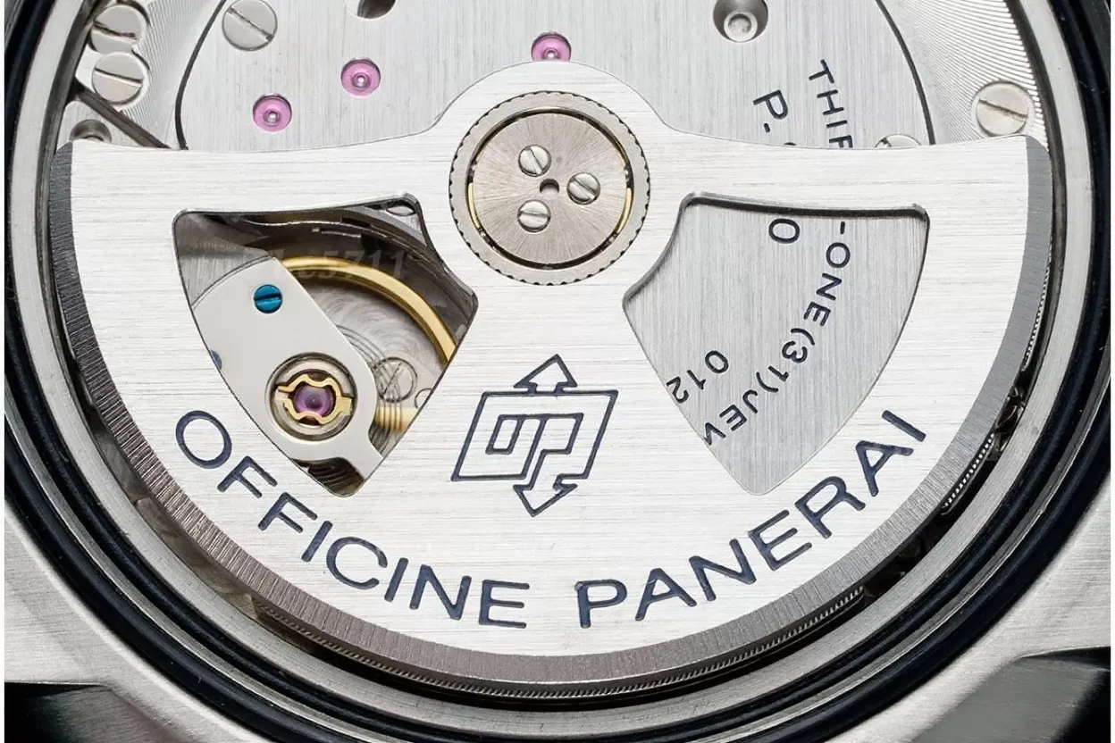 Submersible PAM1579 Luna Rossa 42mm SS/RU White Dial VSF P900 - Image 10